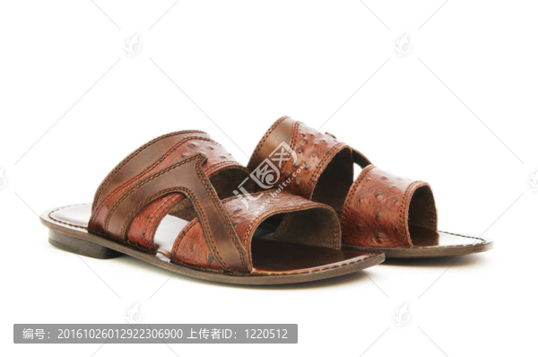 白色背景上的夏日鞋