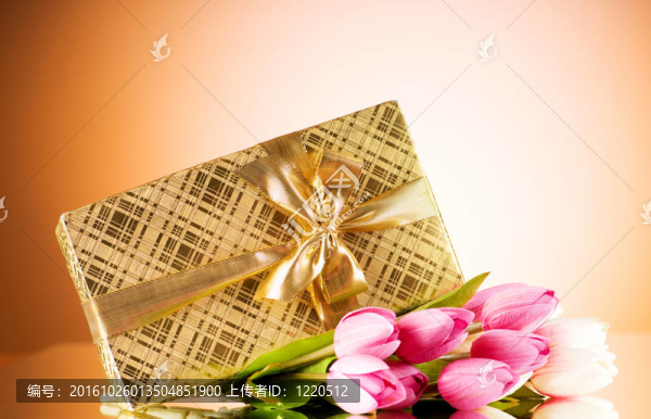 慶祝理念-禮品盒和郁金香花