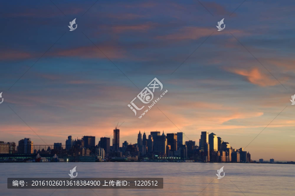 美麗的夕陽黃昏在紐約上空