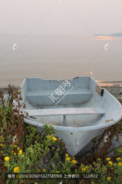 孤獨(dú)的小船