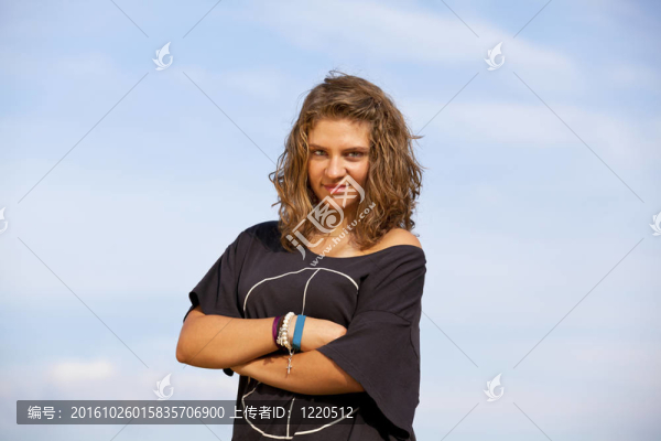微笑的酷少女