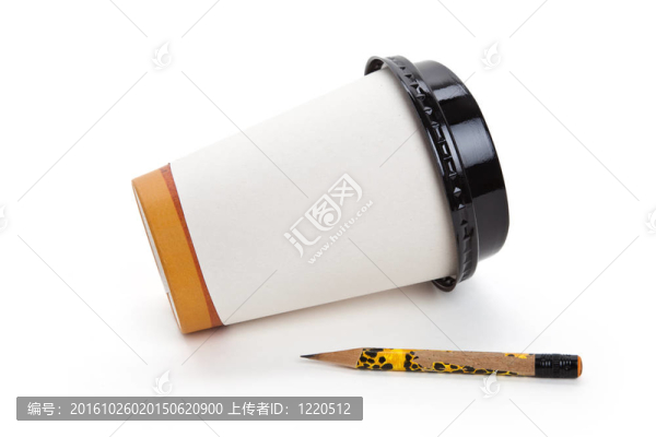 一次性咖啡杯和鉛筆