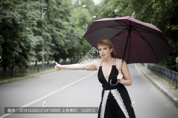 路上的女人
