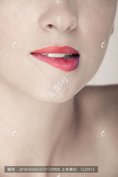 美麗的年輕女子的臉