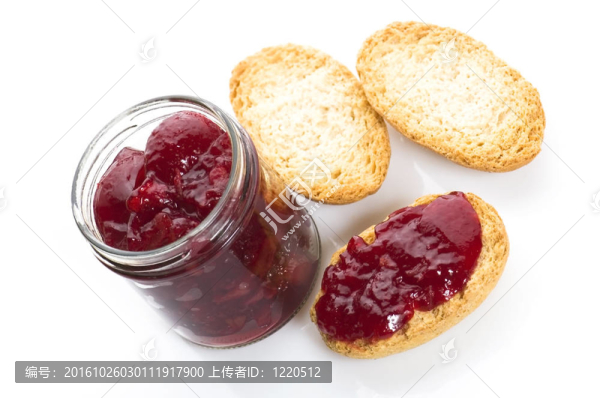 早餐櫻桃果醬的烤面包片
