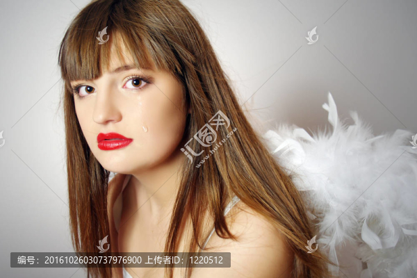 美麗的女孩與天使翅膀