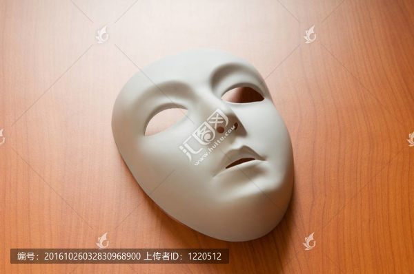 劇場(chǎng)概念與白色塑料面具