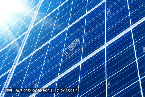 陽光的太陽能電池板