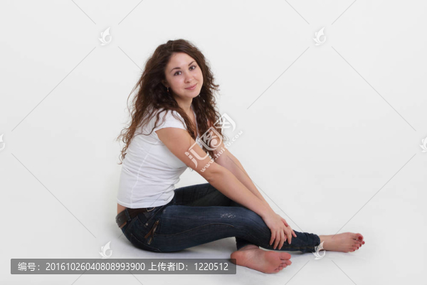 可愛的黑發(fā)女孩