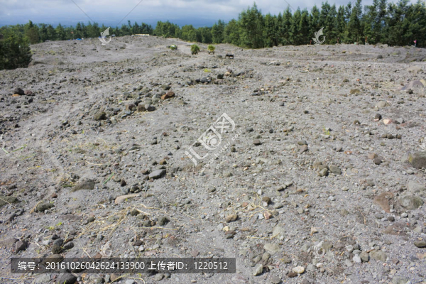 默拉皮火山熔巖高原；印度尼西亞