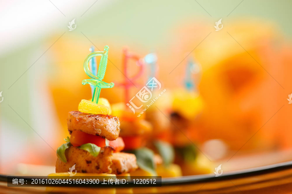 美味的開胃菜在轉(zhuǎn)盤上