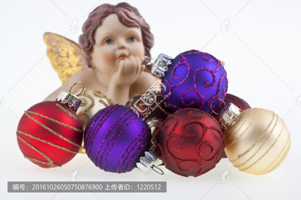 圣誕球和天使。
