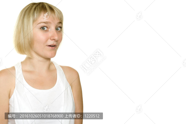 年輕女子看起來驚訝