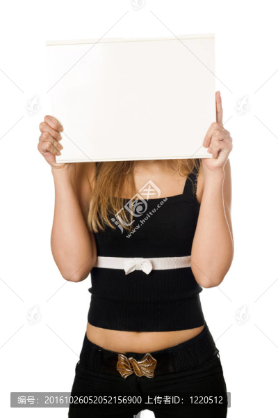 女人用白板遮住臉