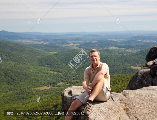 登山俯瞰謝南多厄河谷