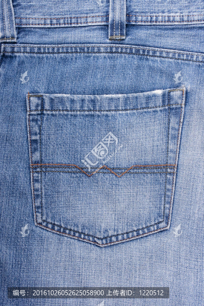 深藍(lán)色的牛仔褲