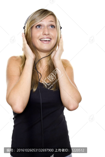 女人聽音樂和唱歌