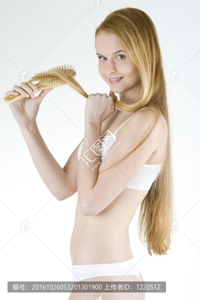 梳婦女穿著內(nèi)衣