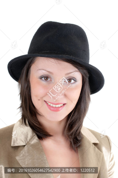 戴黑帽子的女孩