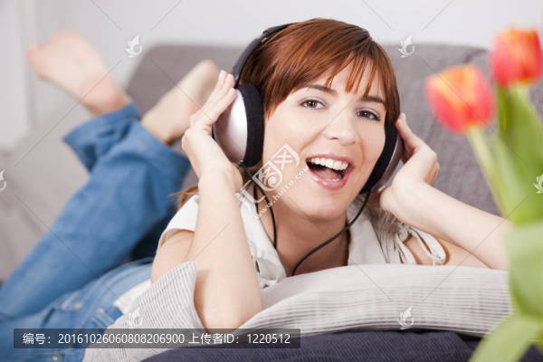 在家里聽音樂