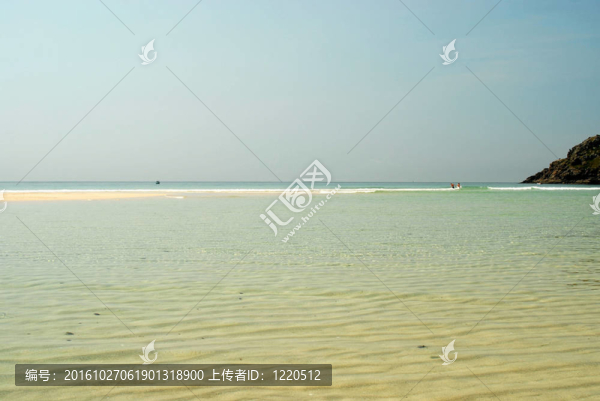 康沃爾附近淺海的沙灘