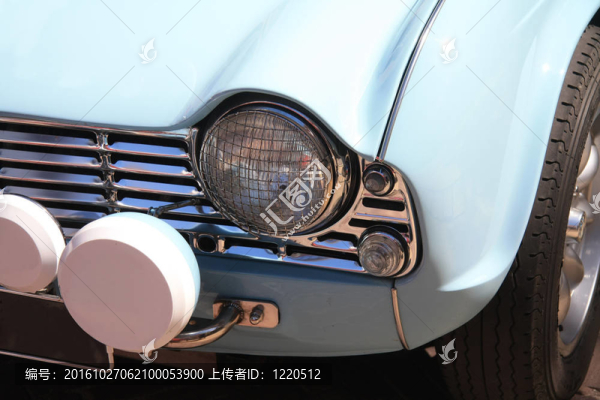 老式的藍(lán)色跑車(chē)