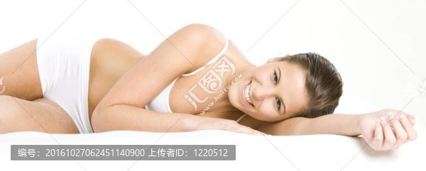 躺下來(lái)的女人穿的內(nèi)褲