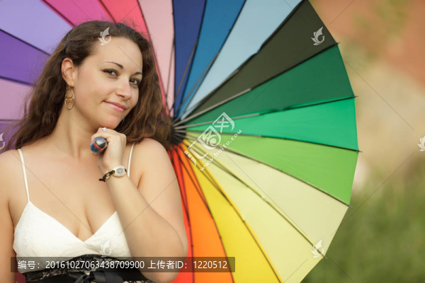 女人豐富多彩的畫像
