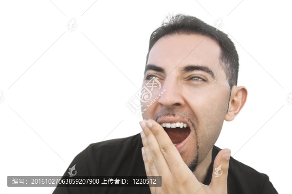 年輕人打哈欠。