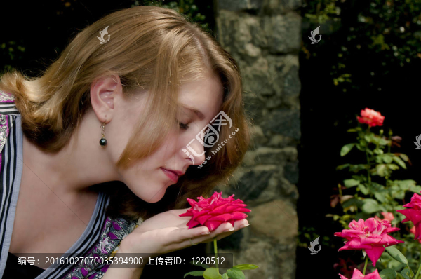 十幾歲的女孩