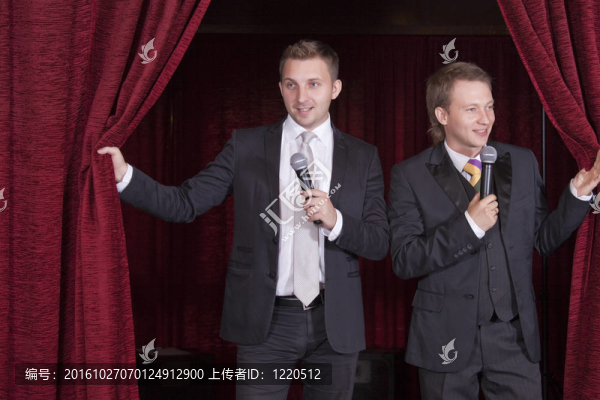 舞臺上的兩位喜劇演員