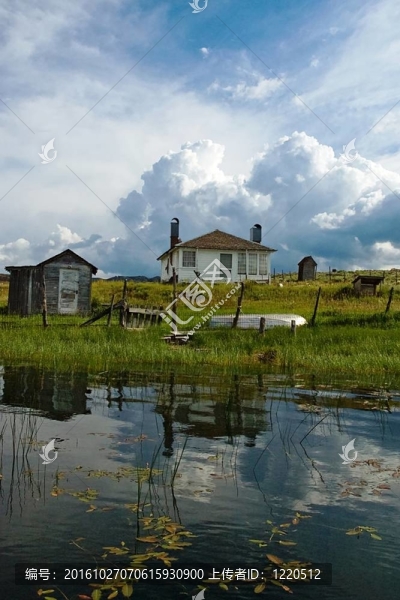 湖邊的小屋