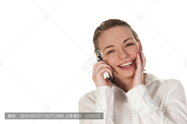 手機上的快樂女孩