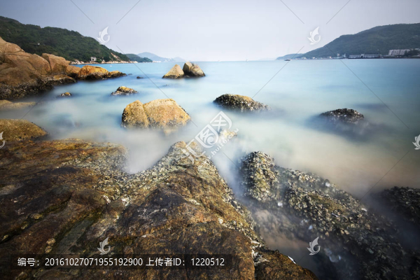 在香港的巖石和大海