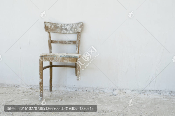 舊破椅子舊破椅子
