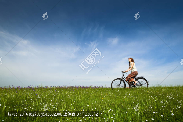 騎自行車