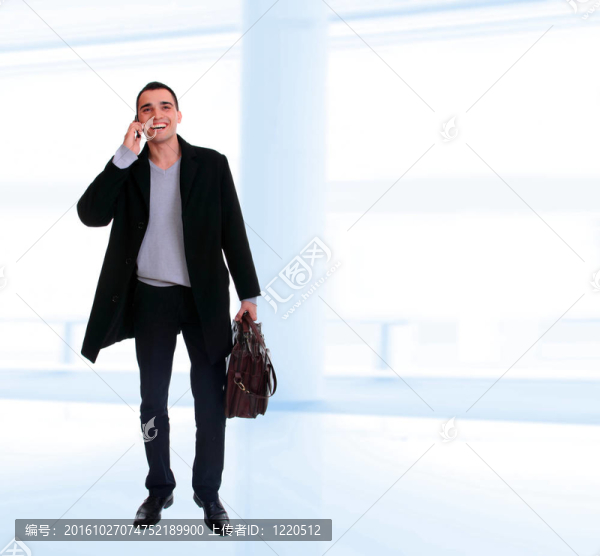 年輕人站