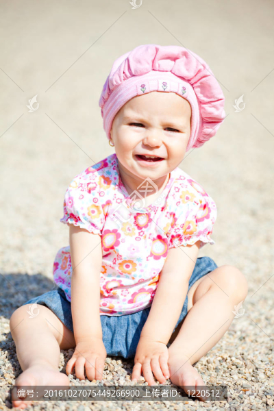 女嬰戶外