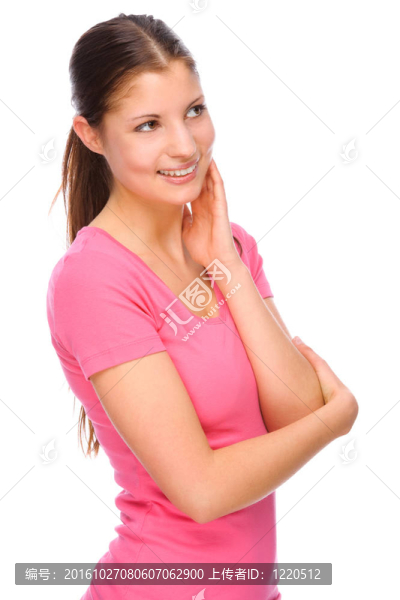 一個美麗而快樂的女人的完整孤立的畫像