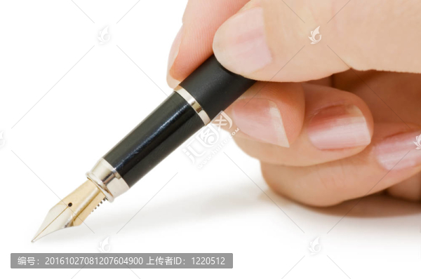 在白色背景上孤立的鋼筆