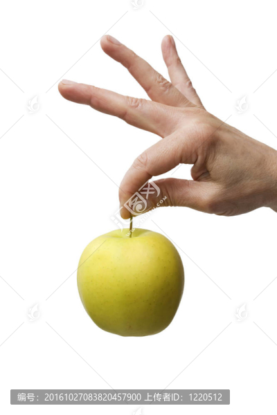 手拿著一個黃色的蘋果