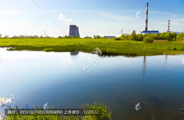 美麗的河岸和發(fā)電廠