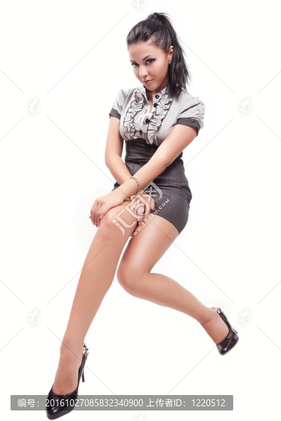 性感的長腿的年輕女人