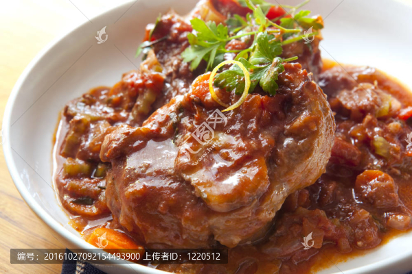 燉小牛肘