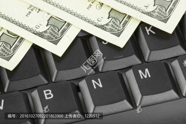 電腦鍵盤和金錢