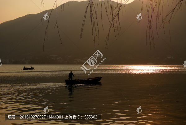 白發(fā)漁樵江渚上