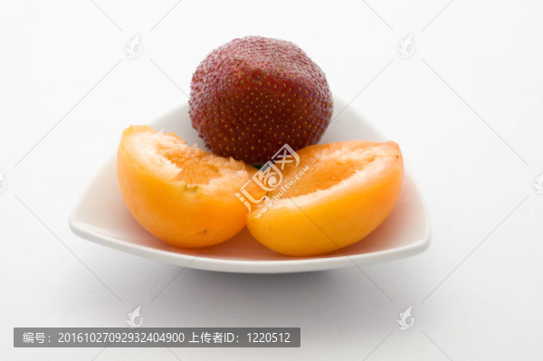 杏子和草莓