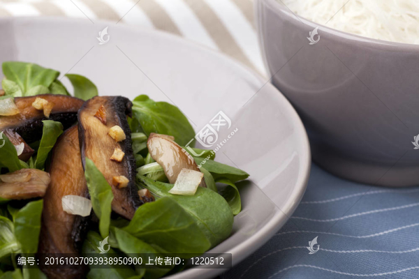 褐蘑菇沙拉