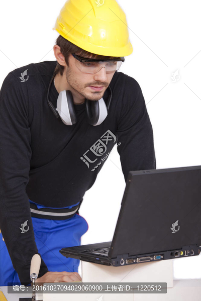 帶筆記本的建筑工人