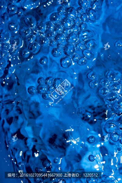 藍(lán)色的水